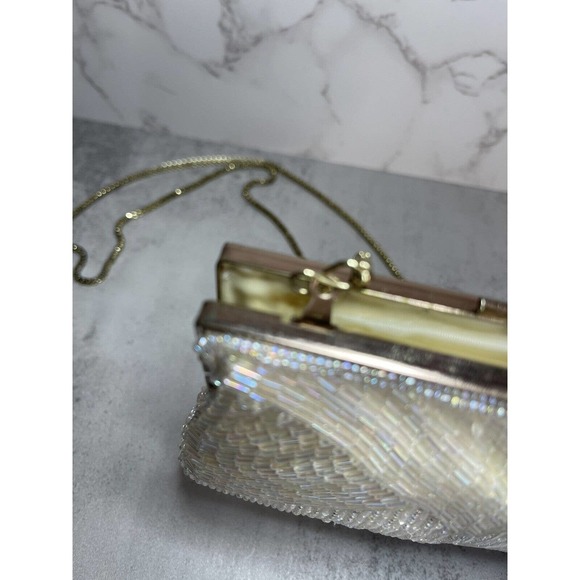 Vintage Small Size White Pearl Shimmer on White Micro Bead Chain Purse 6" x 5" - Picture 6 of 10